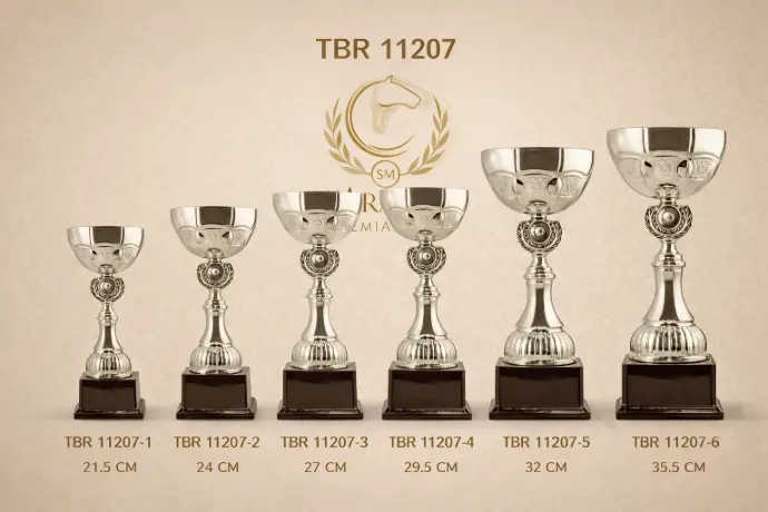 ariedad de copas doradas de diferentes tamaños para premiación deportiva - Premios Márquez".