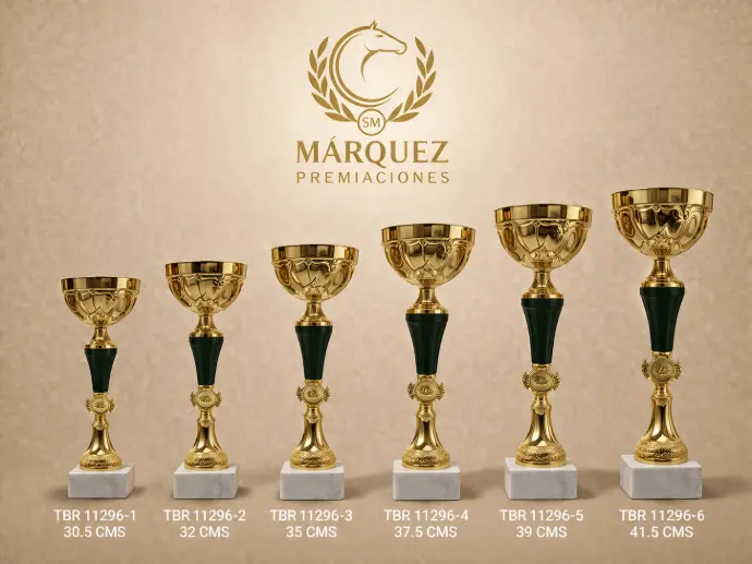 ariedad de copas doradas de diferentes tamaños para premiación deportiva - Premios Márquez".