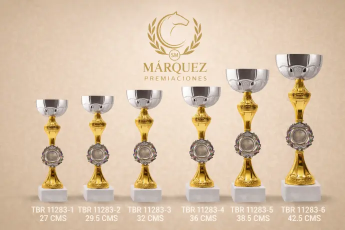 ariedad de copas doradas de diferentes tamaños para premiación deportiva - Premios Márquez".
